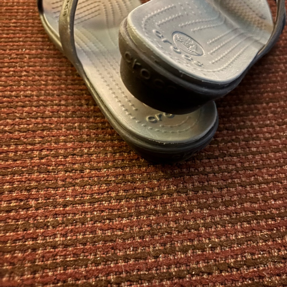 CROCS Womens Gray Dual-Strap Sandals with Silver Medallion - Picture 4 of 7